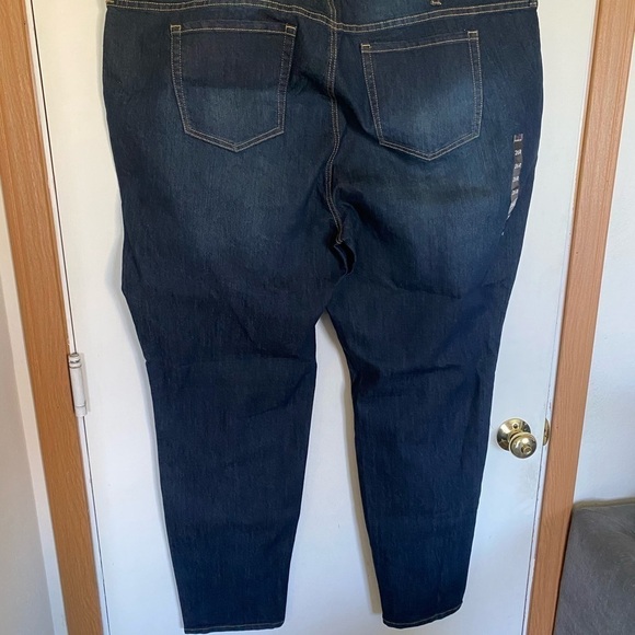 New with tags torrid 26 curvy denim jeans - Picture 2 of 5
